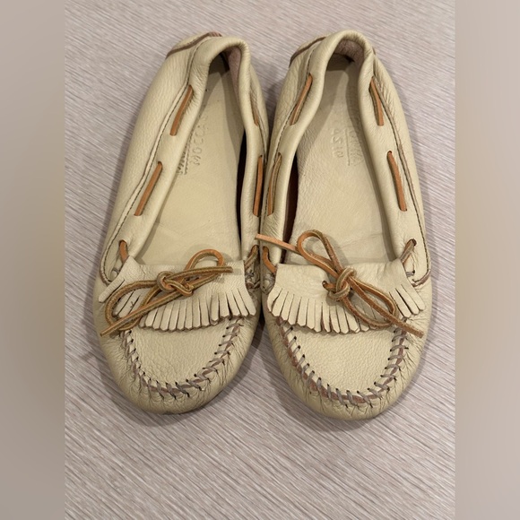 Minnetonka Deer Hide Kilty Driving Moccasin Size 8 NEW - Picture 1 of 5